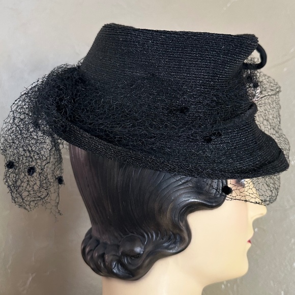 RADIANT 1940s\' BLACK STRAW FEDORA WITH FABRIC FLOWERS + DOTTED VEIL